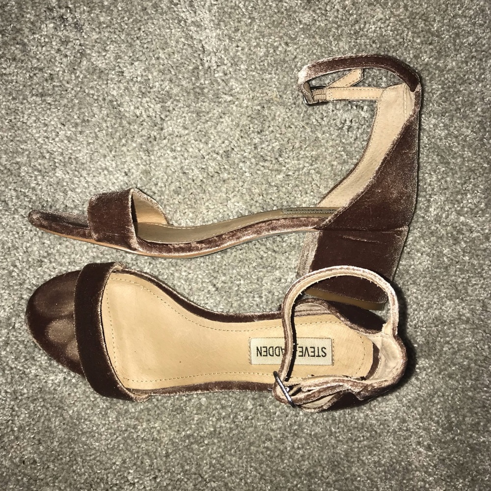 Steve Madden Velvet Irenee Sandal